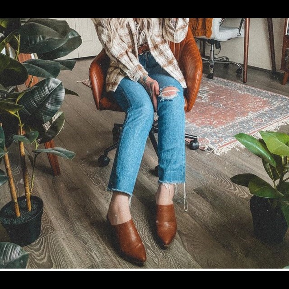 Universal Thread Heeled Mules - Picture 4 of 10